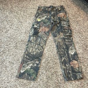 Boys Mossy Oak camouflage pants. Size 14/16 coz Good condition.